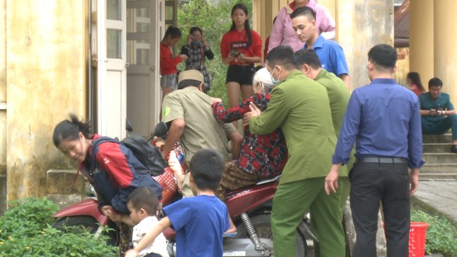 Huế thành lập lực lượng phản ứng nhanh ứng phó bão số 9 ảnh 17