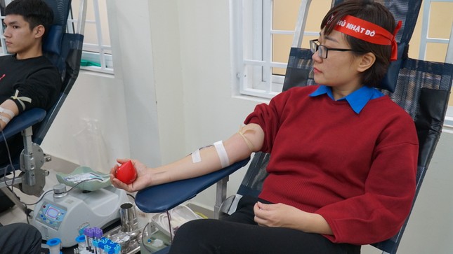 Tưng bừng Chủ Nhật Đỏ giữa mưa lạnh xứ Huế ảnh 19