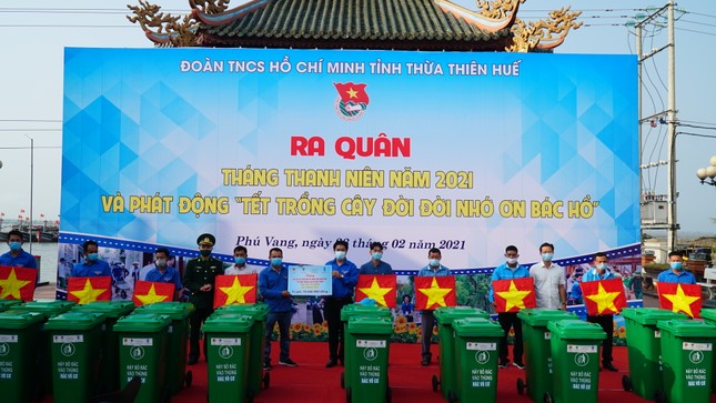 TT-Huế: Chung tay làm sạch, đẹp môi trường trong Tháng thanh niên ảnh 9