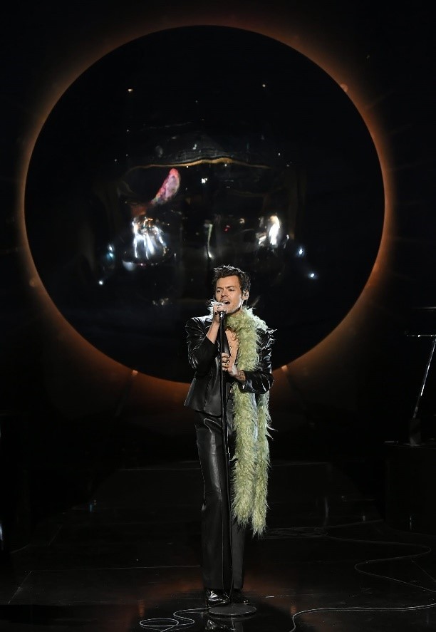 Lễ trao giải Grammys 2021: Taylor Swift, Dua Lipa, Harry Styles không ra về tay trắng ảnh 3
