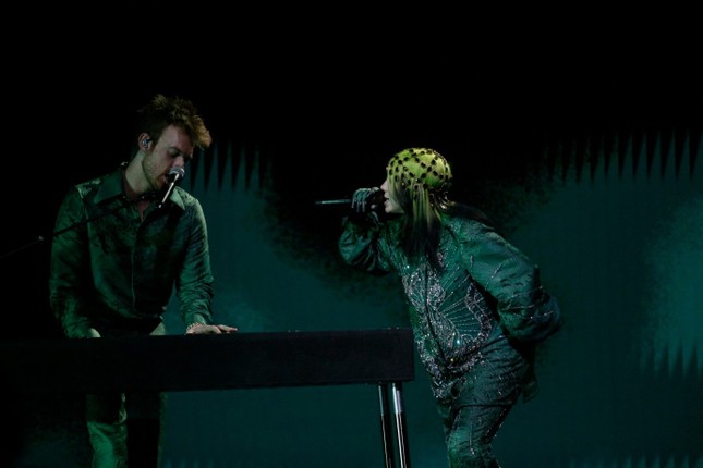 Lễ trao giải Grammys 2021: Taylor Swift, Dua Lipa, Harry Styles không ra về tay trắng ảnh 5