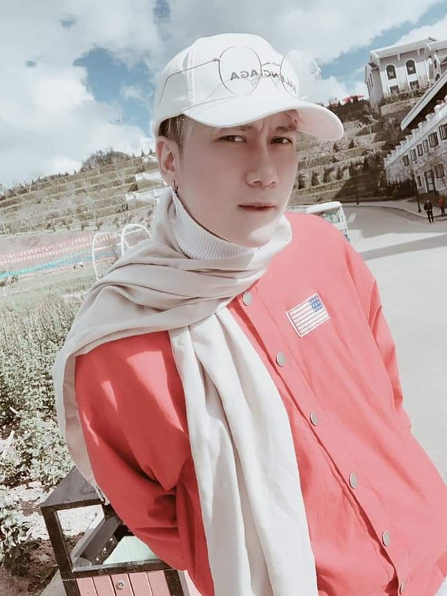 Bất ngờ đăng dòng trạng thái sau gần 2 năm “lặn” khỏi MXH: Liệu Vanh Leg sắp comeback? ảnh 4