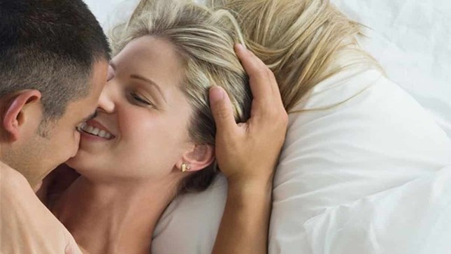 Những tác dụng tuyệt vời khi 'yêu' vào buổi sáng nhưng cẩn thận trường hợp này kẻo đột quỵ ảnh 1