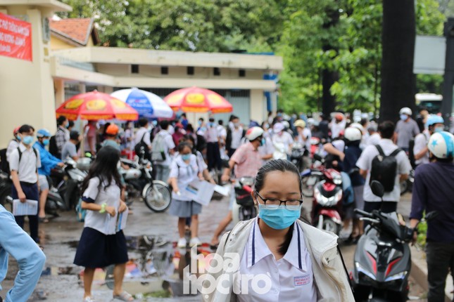 Kết thúc buổi thi sáng 10/8: Sinh học và Lịch sử đứng đầu về độ khó của 2 bài thi ảnh 2