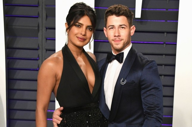 Lãng mạn như Nick Jonas: Vừa phát hành đĩa đơn đã vội quay sang “dỗ ngọt” vợ bằng album mới nhất ảnh 2