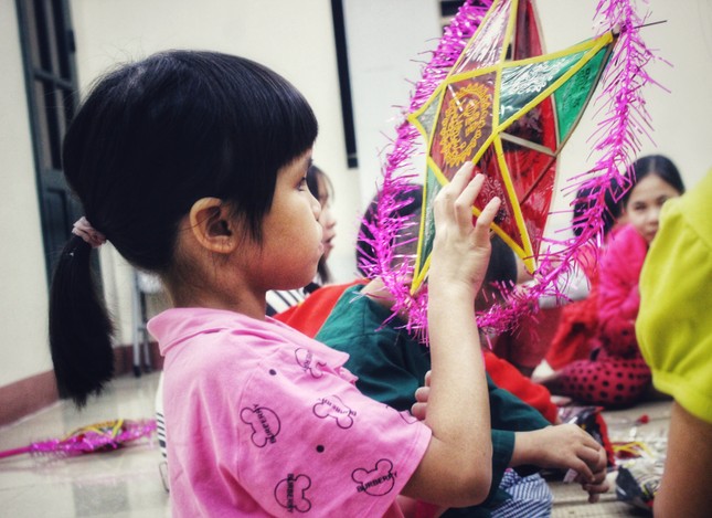 Nhói lòng với điều ước đêm Trung thu của trẻ mồ côi, khuyết tật miền sơn cước ảnh 4