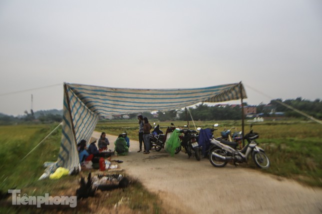 Người dân chặn đường vào bãi rác Nam Sơn, vì sao? ảnh 2