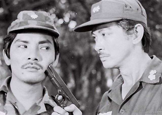 Thương Tín tập lái xe ô tô sau khi được tặng ảnh 3