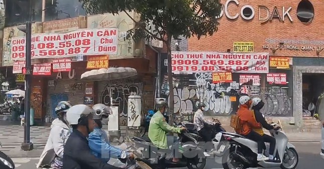 Nhà mặt phố rao bán khắp nơi, môi giới làm trò thổi giá chung cư ảnh 1