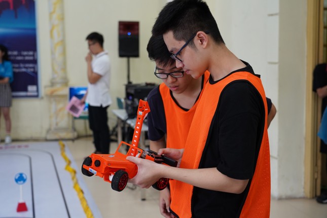 Hào hứng cuộc thi đua xe mô hình ô tô tự động - HUS Racing ảnh 6