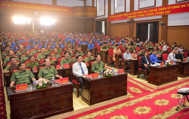 Những tấm gương không ngại hiểm nguy bảo vệ an ninh Tổ quốc ảnh 3