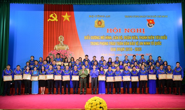 Những tấm gương không ngại hiểm nguy bảo vệ an ninh Tổ quốc ảnh 4