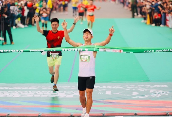 Hoàng Nguyên Thanh, Lê Thị Tuyết so tài với dàn sao Ethiopia tại giải marathon quốc tế di sản Hà Nội ảnh 1
