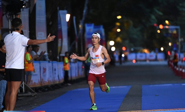 Lê Thị Tuyết chạy marathon phá kỷ lục quốc gia ảnh 2