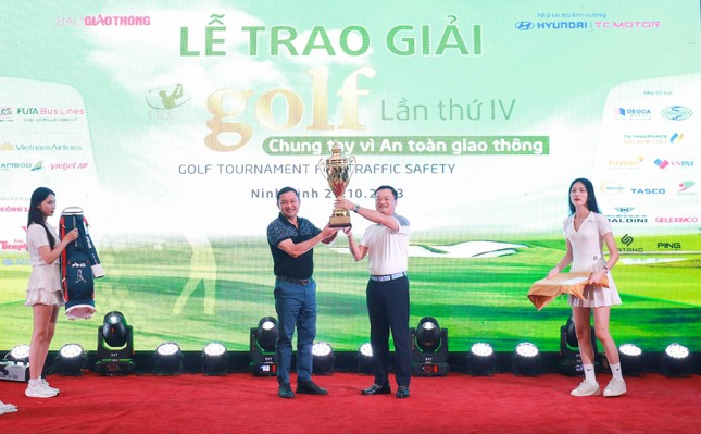 Golfer Nguyễn Hồng Hải vô địch giải golf Chung tay vì ATGT 2023 ảnh 1