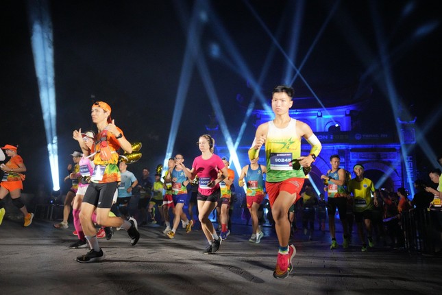 Nguyễn Thị Oanh vô địch, phá kỷ lục giải Trang An Marathon 2023 ảnh 1