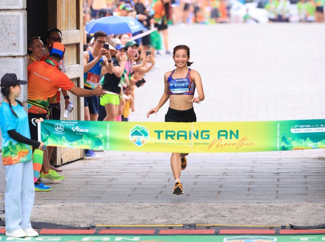 Nguyễn Thị Oanh vô địch, phá kỷ lục giải Trang An Marathon 2023 ảnh 2