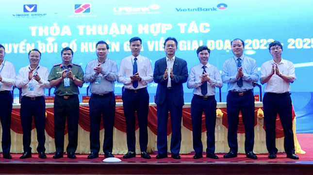 Ninh Bình hướng tới mục tiêu chính quyền số, doanh nghiệp số, công dân số ảnh 1