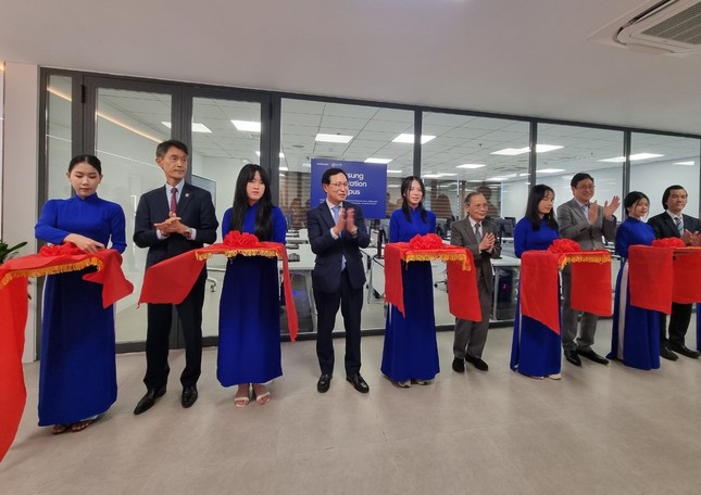 Samsung Việt Nam tặng ĐH Duy Tân phòng Lab gần 1,3 tỷ đồng đào tạo nhân tài công nghệ Tp-phong-lab-duy-tan-2-5443