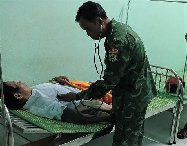 Hái nấm lạ trong rừng ăn, ba người lên cơn co giật, truỵ tim mạch ảnh 2