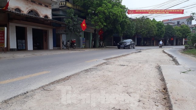 Tỉnh Bắc Giang yêu cầu kiểm tra đường mới cải tạo tốn 16 tỷ đồng đã nát bươm ảnh 1