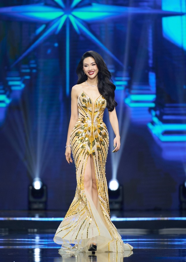 Miss Universe 2023: Thiết kế dạ hội cho Bán kết của Bùi Quỳnh Hoa lấy cảm hứng từ chính tên cô ảnh 6