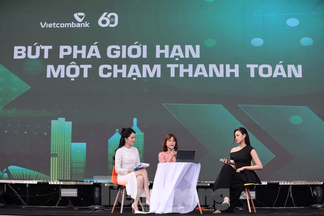 Hoa hậu Đỗ Thị Hà chia sẻ kinh nghiệm giúp sinh viên lọt "mắt xanh" nhà tuyển dụng ảnh 1