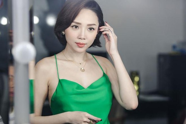 V-Biz 24H qua: “Sóng gió” của Jack đạt nửa tỷ lượt nghe, Oanh Kiều nhận mail khiếm nhã ảnh 1
