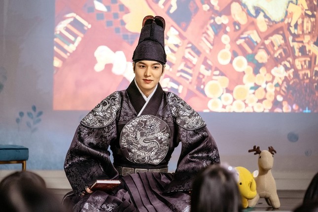 “Quân Vương Bất Diệt” bị chê: Diễn xuất an toàn, nhân vật khó hiểu và biên kịch tham lam ảnh 3
