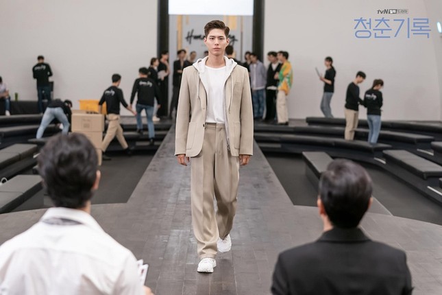 “Record Of Youth” mở màn đã chiếm vị trí No.1, Park Bo Gum xuất hiện đầy lịch lãm ảnh 4