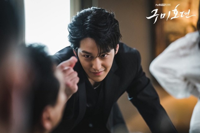 “Tale Of The Nine Tailed“: Vừa mở màn, anh em Kim Bum - Lee Dong Wook đã đánh nhau ra trò ảnh 3