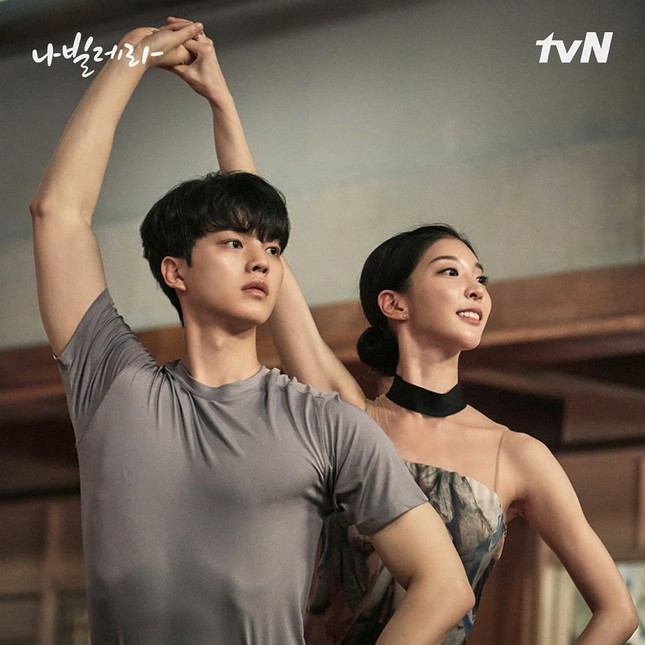 Mỹ nam Song Kang “chốt đơn” làm trai hư sánh đôi cùng Han So Hee trong “I Know But“ ảnh 4