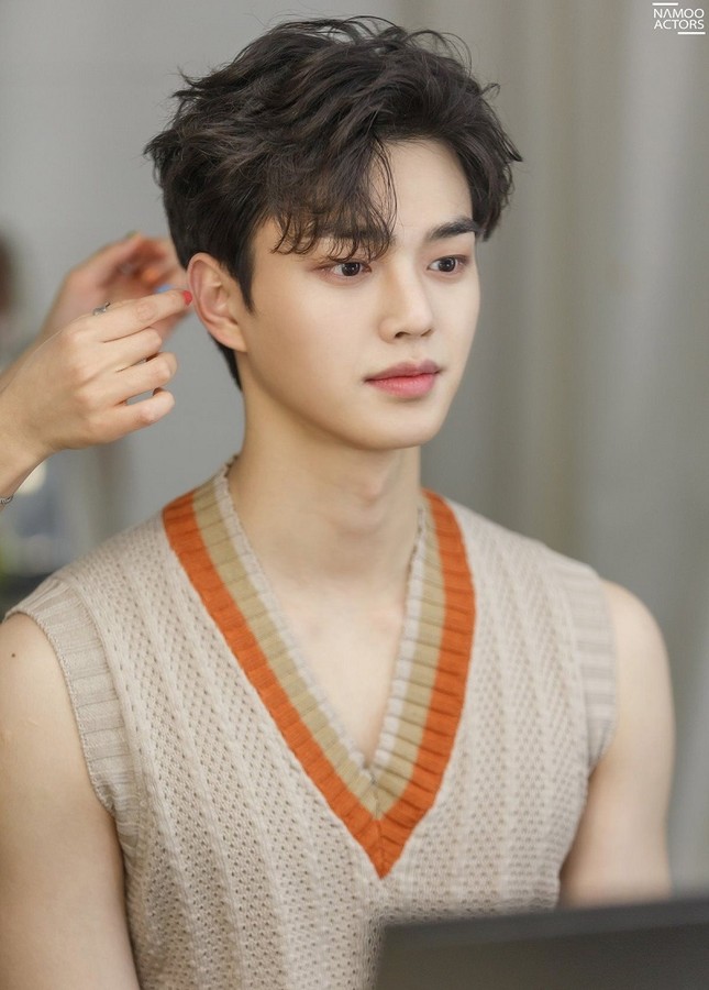 Mỹ nam Song Kang “chốt đơn” làm trai hư sánh đôi cùng Han So Hee trong “I Know But“ ảnh 1
