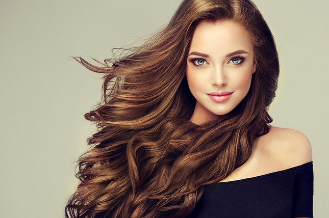 Bí kíp giúp bạn chỉ gội đầu ở nhà mà vẫn có mái tóc suôn mềm thơm mát ảnh 1