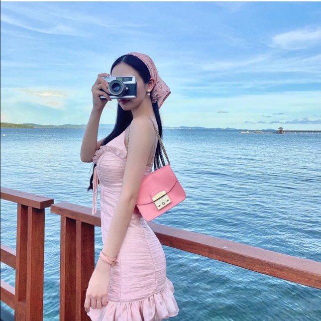 Các mỹ nhân showbiz Việt tuần qua diện style “bánh bèo” xinh không kém các idol Hàn ảnh 3