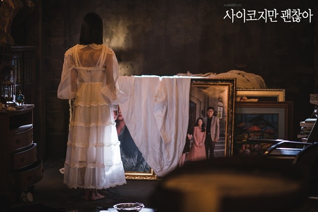 Hai “điên nữ” của điện ảnh Hàn Seo Ye Ji và Kim Da Mi “đụng hàng” chiếc váy siêu bánh bèo ảnh 4