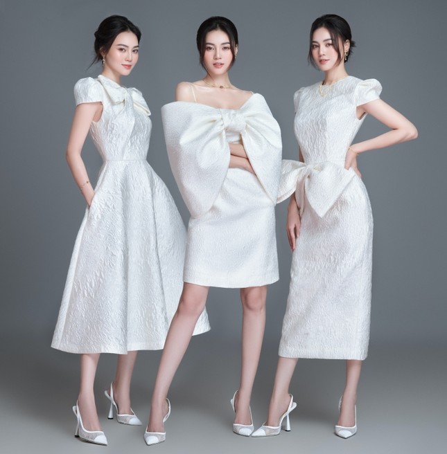 Với 2 tông màu trắng hồng, Lan Ngọc xinh đẹp dịu dàng trong các thiết kế kiểu dáng mới lạ ảnh 2