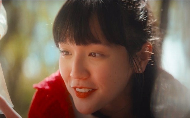 Nhan sắc cổ điển của cô gái khiến “sếp” Sơn Tùng yêu say đắm trong “Chúng Ta Của Hiện Tại“ ảnh 1