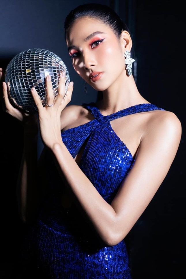 Á hậu Ngọc Thảo: Cách ly vẫn “biến hình” chóng mặt, lúc giản dị lúc như đi diễn thời trang ảnh 4