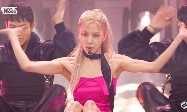 Netizen Hàn tranh cãi về ảnh cơ bắp của Rosé, cho rằng "chỉ là sản phẩm của photoshop"? ảnh 3