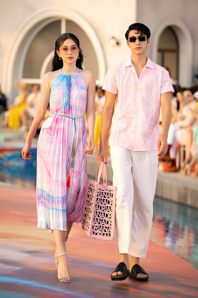 Trở lại sàn runway, Hoa hậu Đỗ Thị Hà được khen mở màn ấn tượng, thần thái thăng hạng ảnh 7