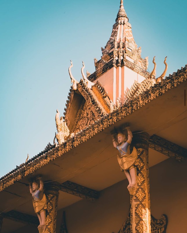Choáng ngợp trước vẻ đẹp “vạn người mê” của ngôi chùa Khmer nổi tiếng tại Sóc Trăng ảnh 3