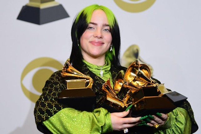 Billie Eilish tức giận trước cáo buộc “thắng giải Grammy vì là người da trắng“ ảnh 4