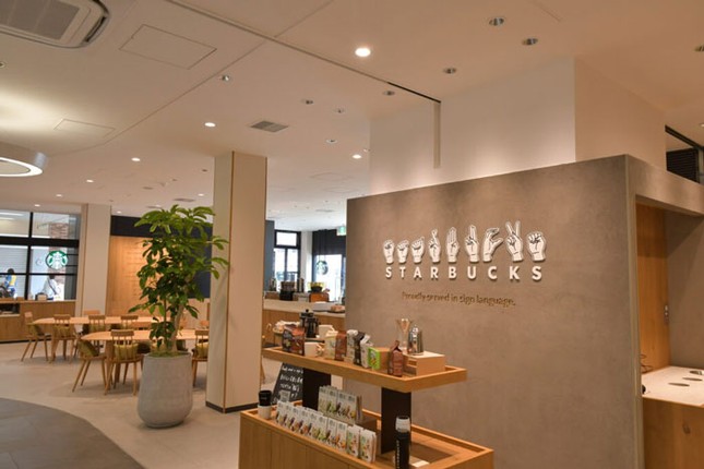 Starbucks ở Nhật Bản có cửa hàng đầu tiên dành cho người khiếm thính ảnh 1