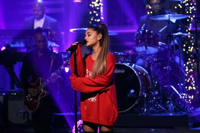 Nữ hoàng BXH Billboard 2 tháng cuối năm sẽ gọi tên “Positions” của Ariana Grande? ảnh 2