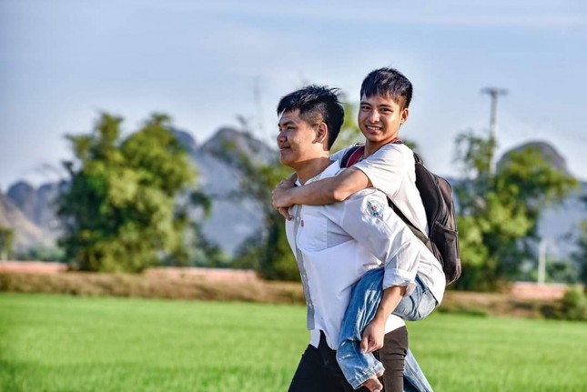 Nam sinh thiếu 0,25 điểm vào ĐH Y Hà Nội, tạm gác mong ước tiếp tục cõng bạn đến trường ảnh 3