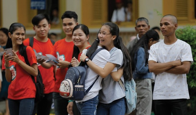 Thủ tướng Campuchia cho tất cả teen lớp 12 tốt nghiệp mà không cần thi do dịch COVID-19 ảnh 2