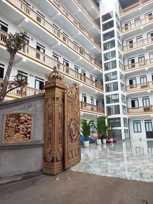 Xuất hiện khu trọ “đỉnh của chóp” tại Bắc Giang: Cổng dát vàng, thang máy, điều hoà đầy đủ ảnh 1