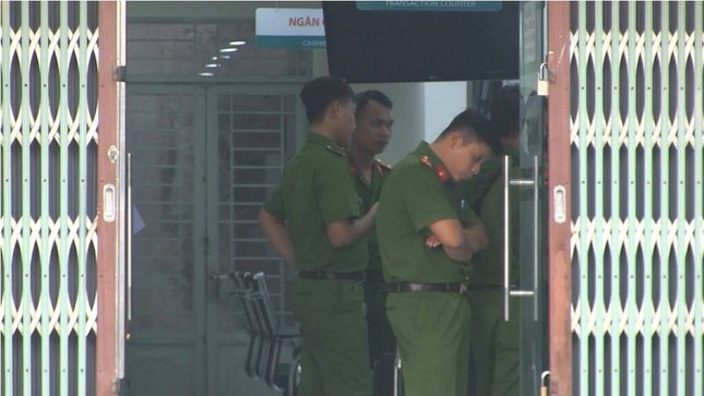 Nghi can thứ 3 trong vụ cướp ngân hàng ở Sài Gòn đầu thú ảnh 2