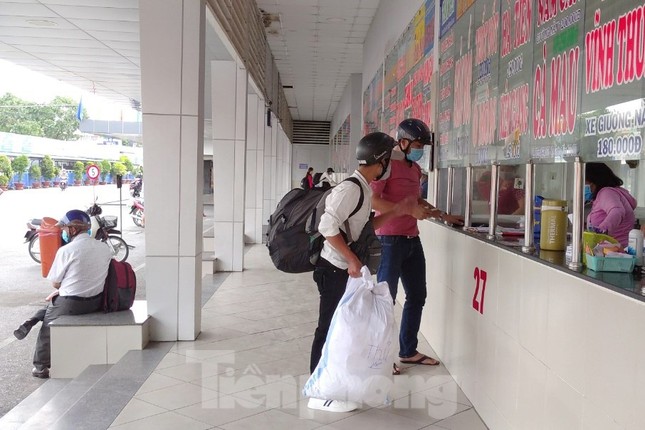 Hai bến xe lớn nhất Sài Gòn vắng hoe ngày đầu mở cửa trở lại ảnh 8